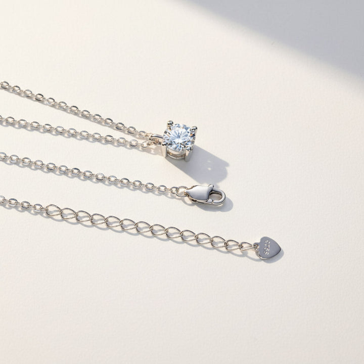 Elegant moissanite necklace with 1.5ct total weight on a 45+5cm chain